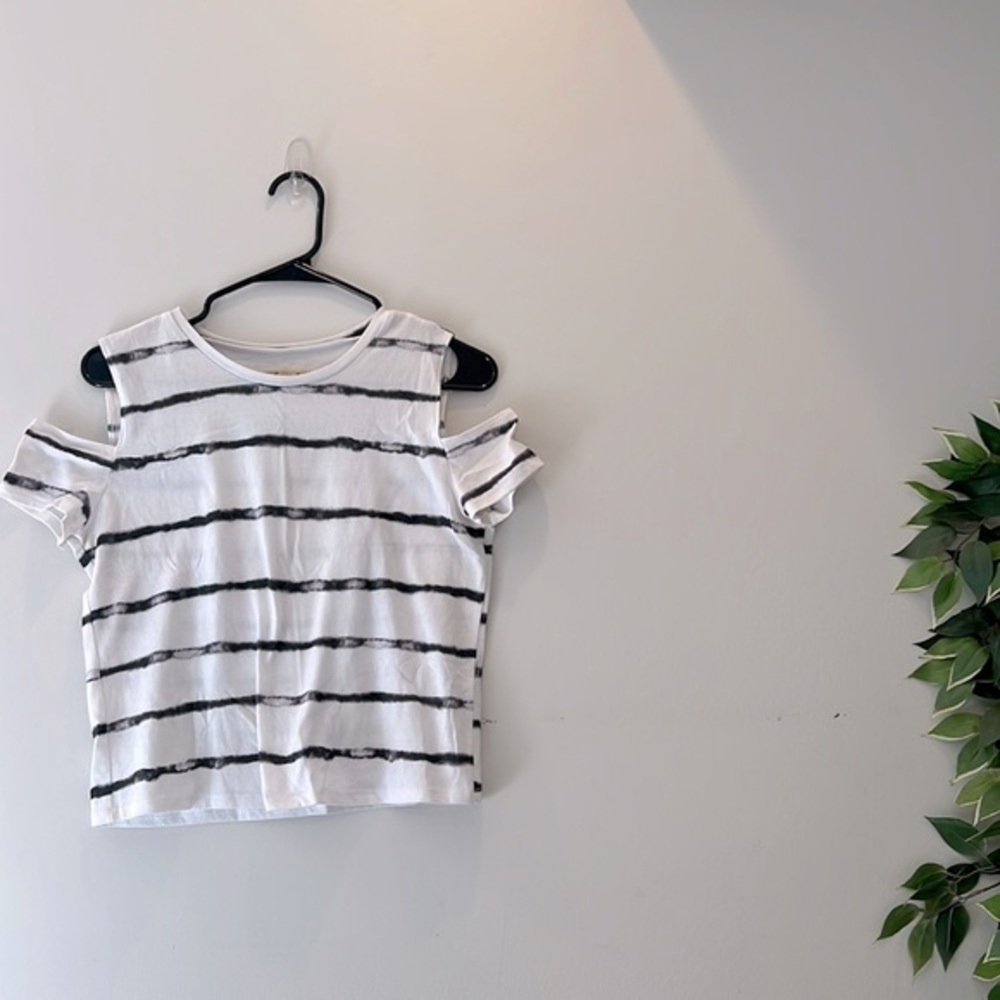 Hollister Cold Shoulder Crop T Shirt